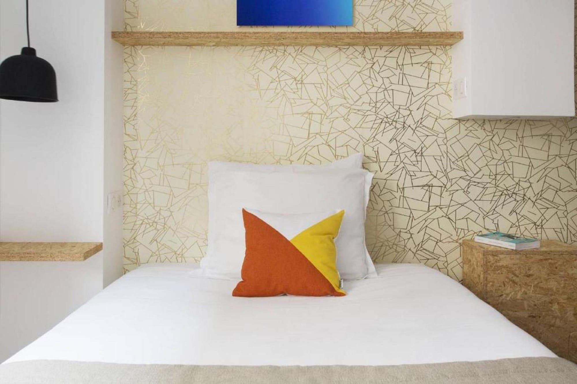 Hotel Izzy Иси-ле-Мулино Екстериор снимка