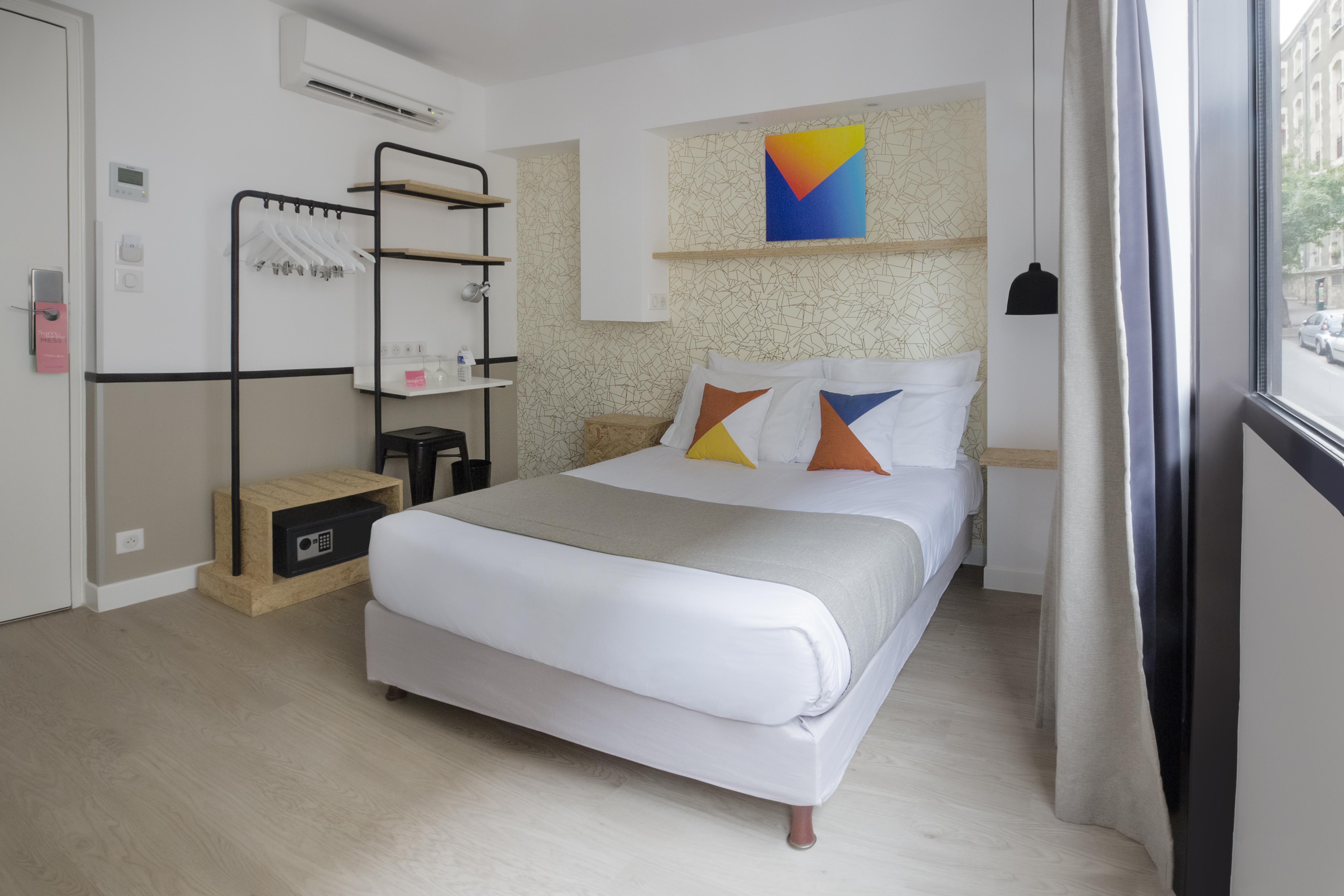 Hotel Izzy Иси-ле-Мулино Екстериор снимка
