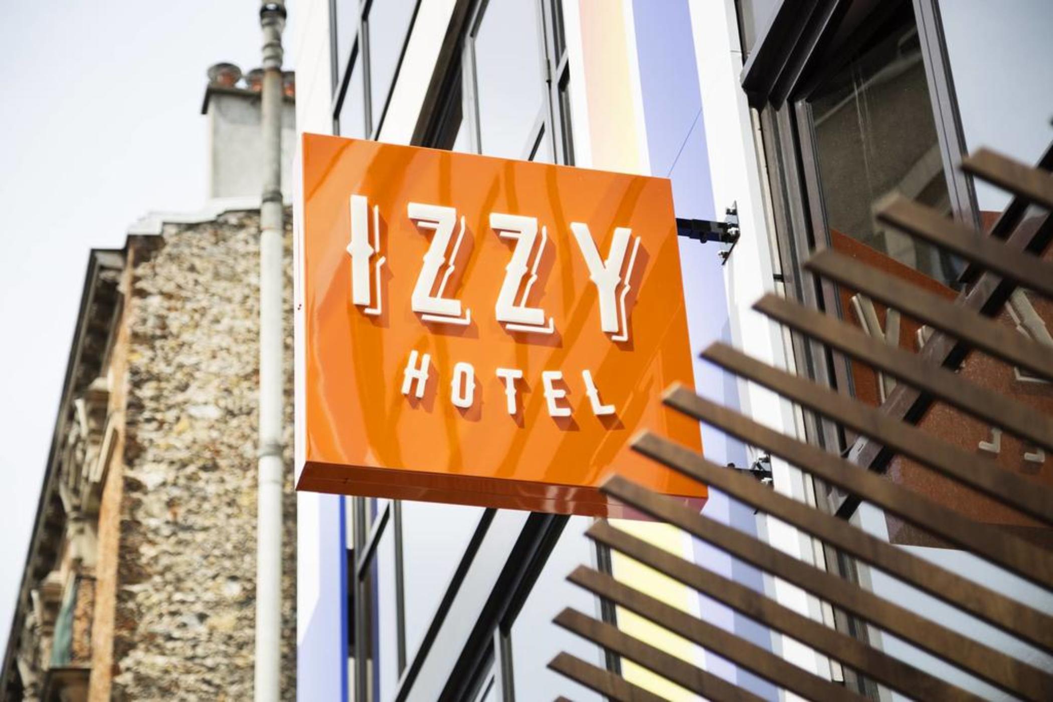 Hotel Izzy Иси-ле-Мулино Екстериор снимка