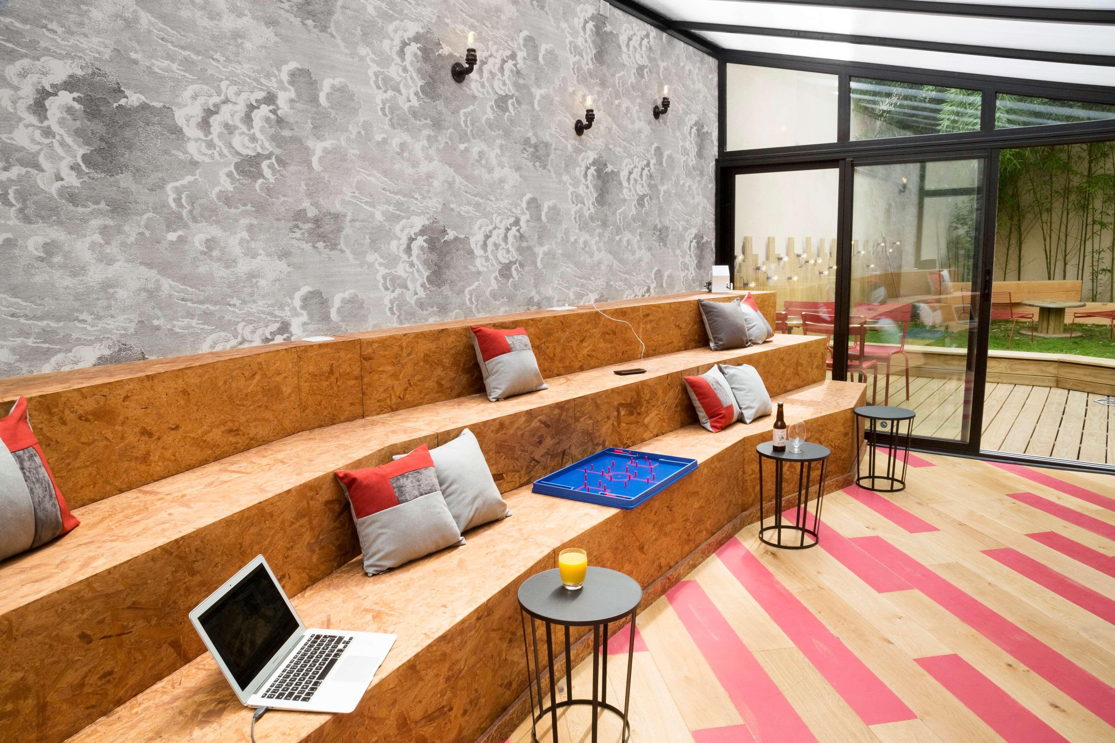 Hotel Izzy Иси-ле-Мулино Екстериор снимка