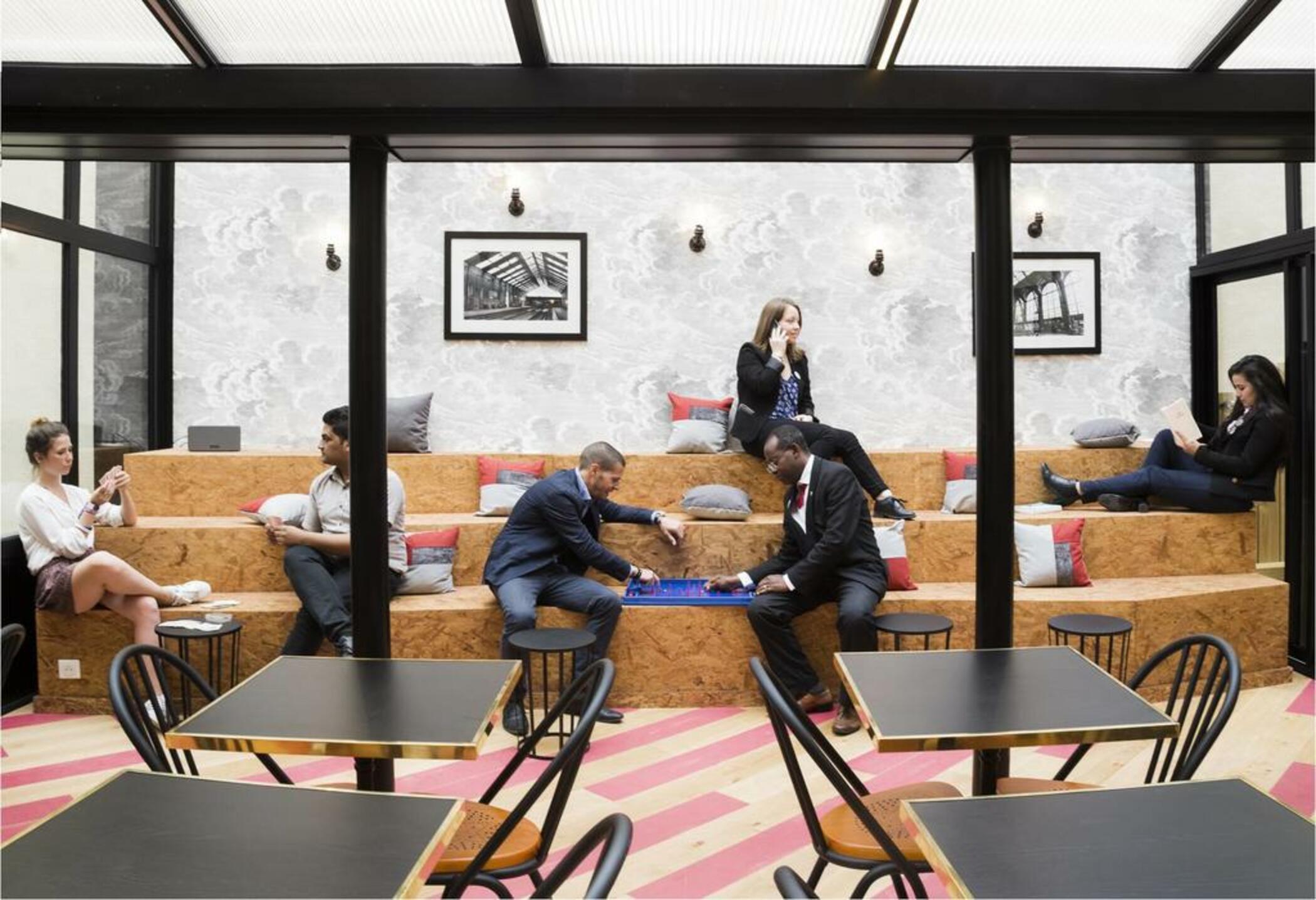 Hotel Izzy Иси-ле-Мулино Екстериор снимка
