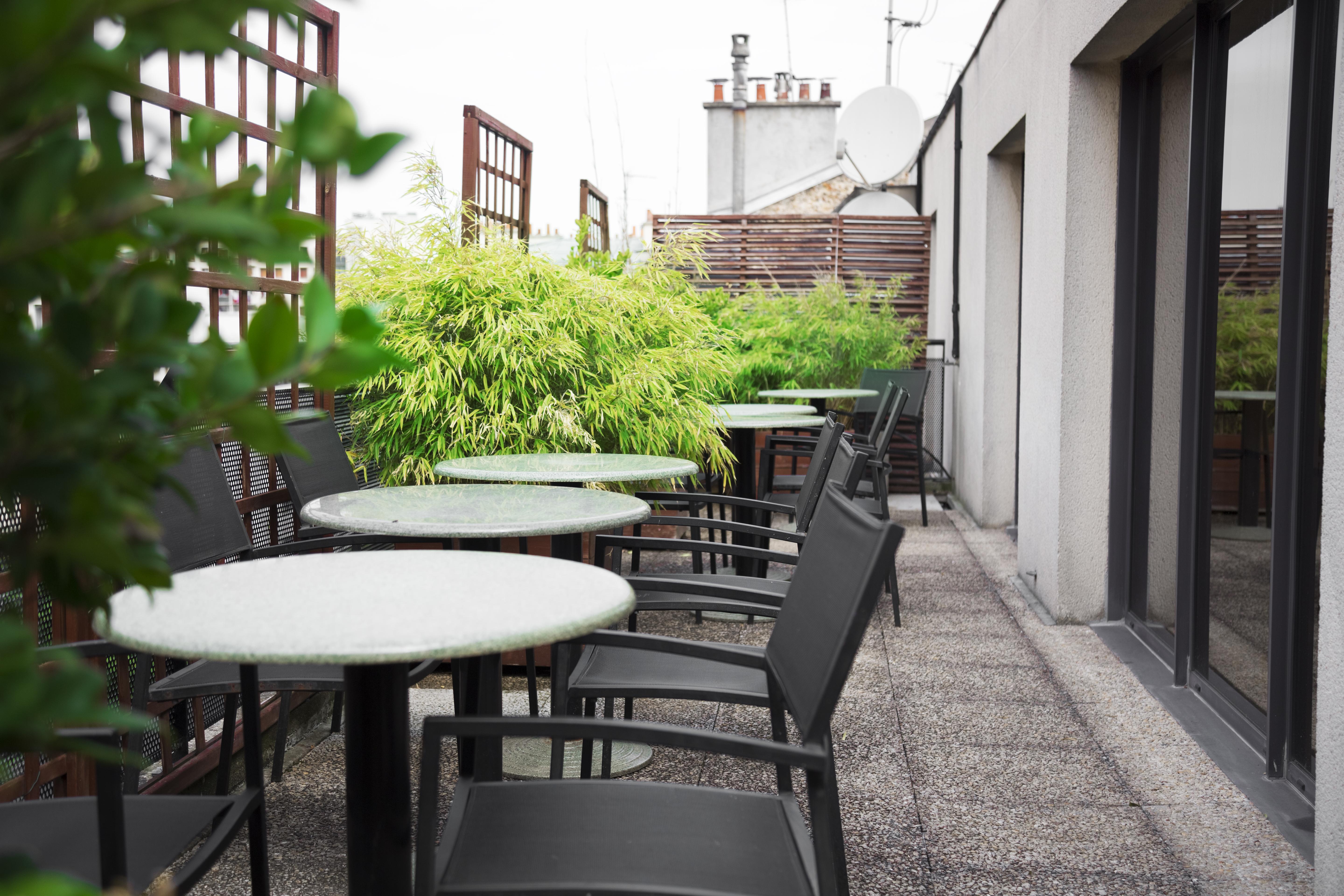 Hotel Izzy Иси-ле-Мулино Екстериор снимка