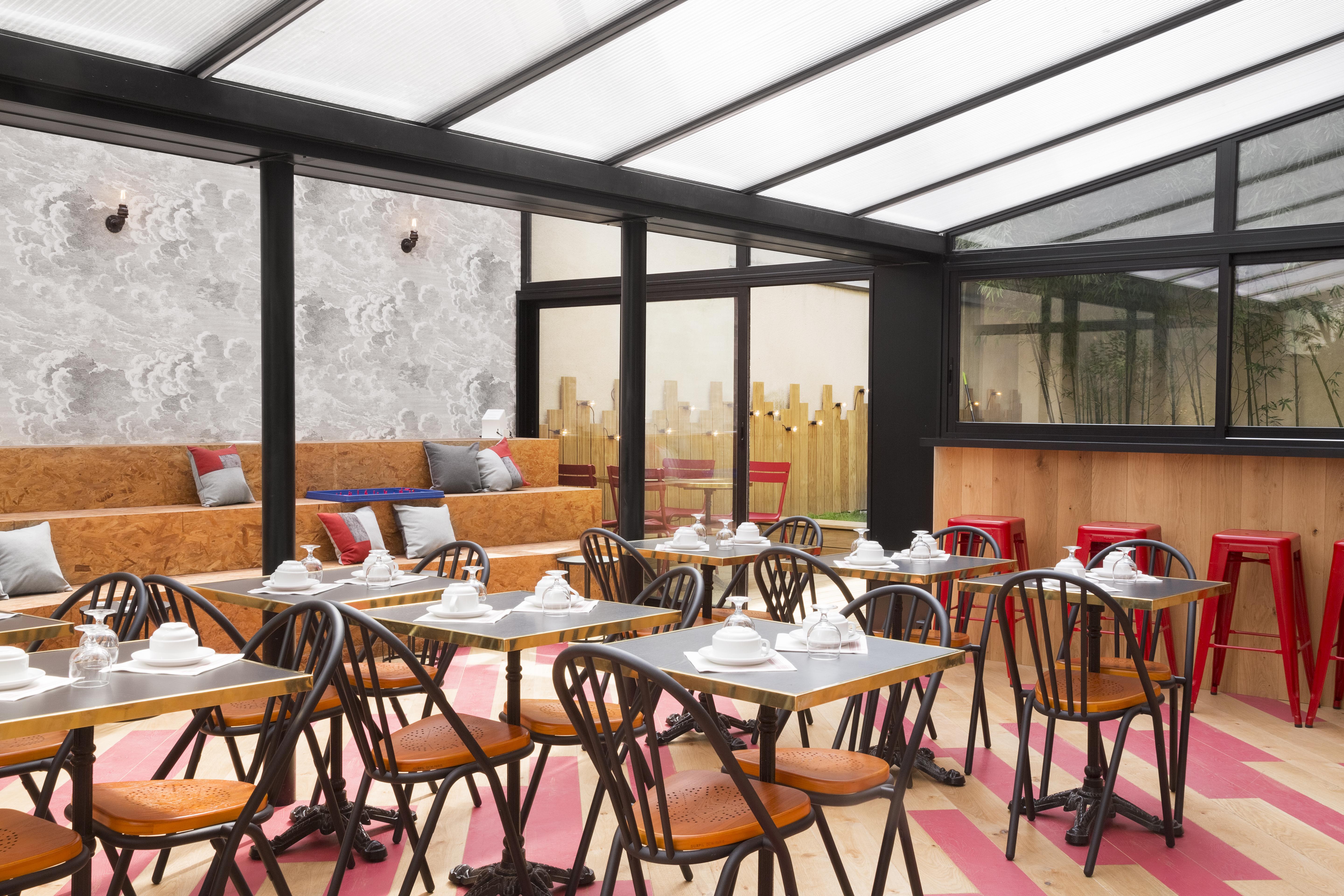 Hotel Izzy Иси-ле-Мулино Екстериор снимка