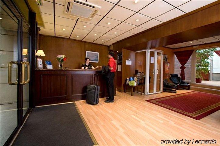 Hotel Izzy Иси-ле-Мулино Интериор снимка