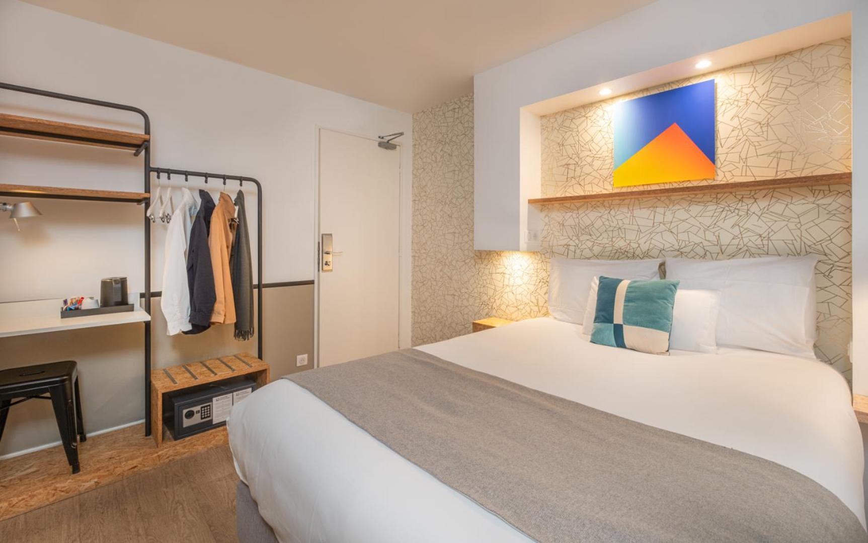Hotel Izzy Иси-ле-Мулино Екстериор снимка