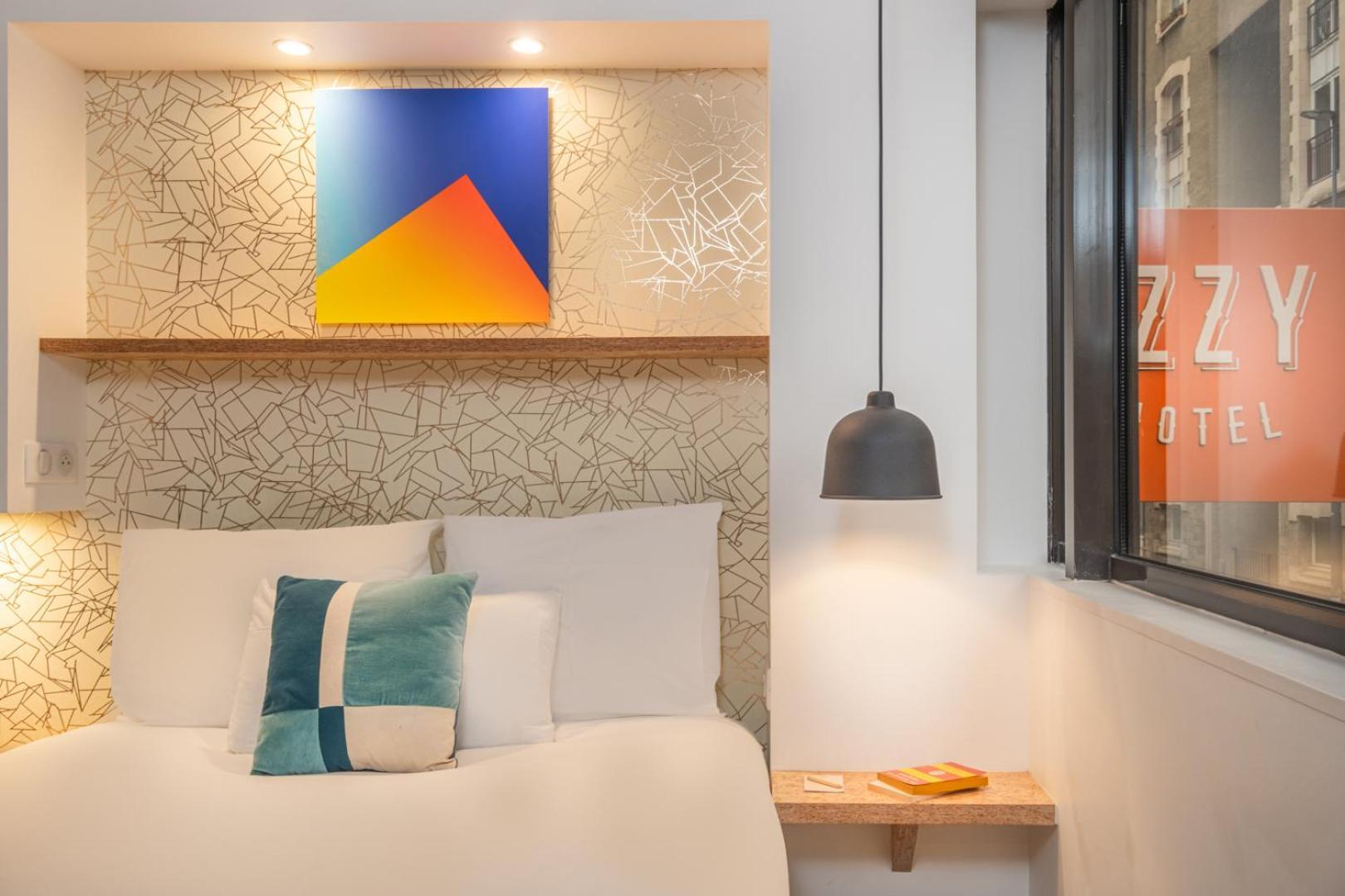 Hotel Izzy Иси-ле-Мулино Екстериор снимка