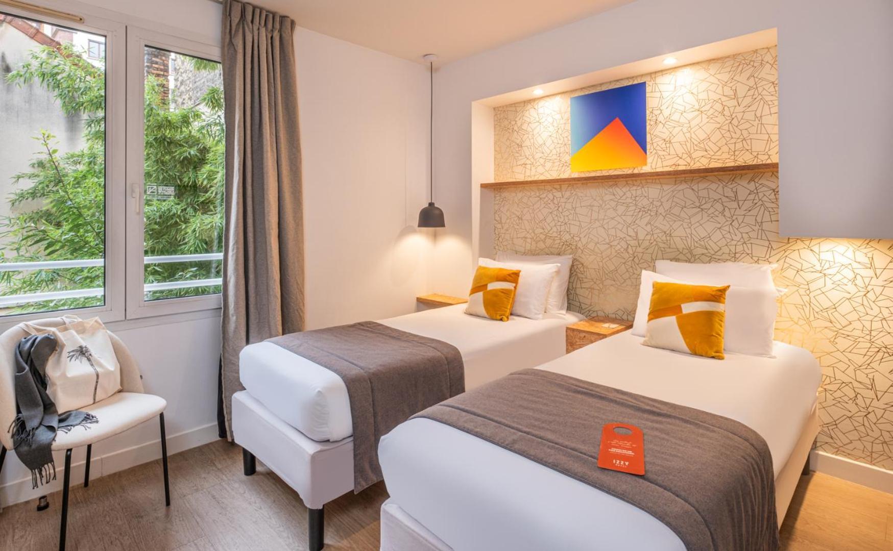 Hotel Izzy Иси-ле-Мулино Екстериор снимка
