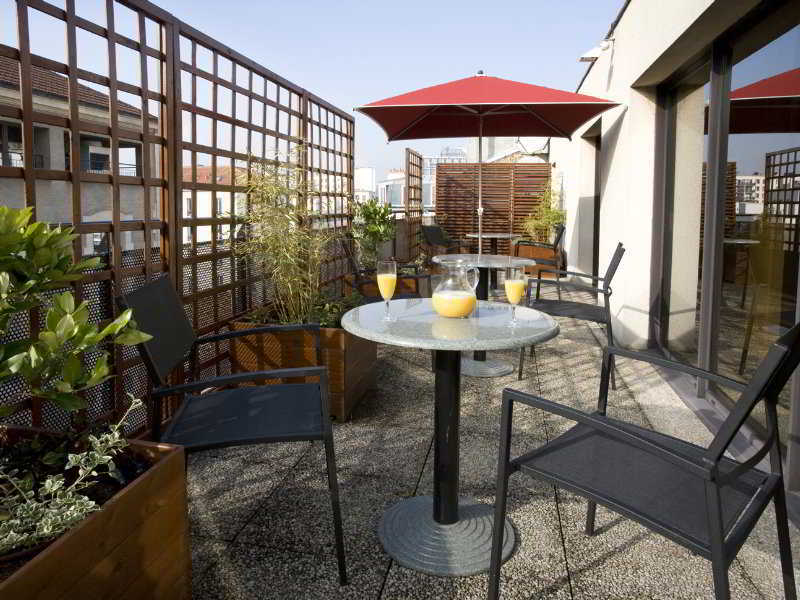 Hotel Izzy Иси-ле-Мулино Екстериор снимка