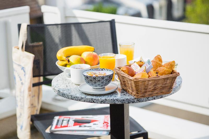 Hotel Izzy Иси-ле-Мулино Екстериор снимка
