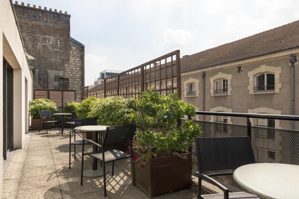 Hotel Izzy Иси-ле-Мулино Екстериор снимка